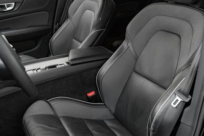 Volvo V60 B4 D R-Design