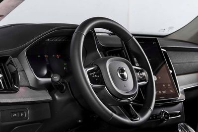 Volvo XC90 B5 AWD Ultra Dark