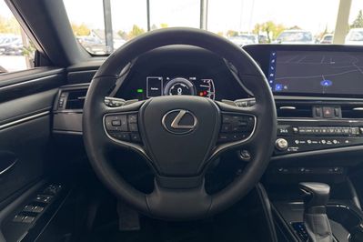 Lexus ES 300h Business Edition