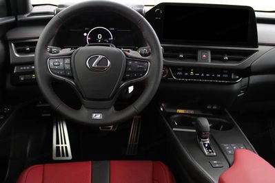 Lexus UX 300h F Sport 2.0 Hybrid Dynamic Force