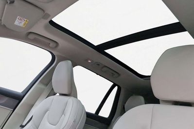 Volvo XC60 T6 Plug-In Hybrid AWD Ultra Dark