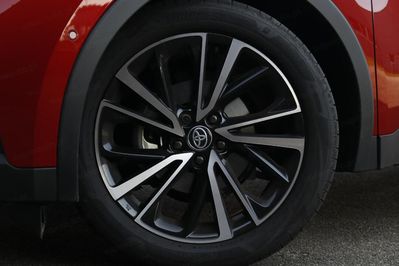 Toyota C-HR Executive 2.0 Plug-in Hybrid Dynamic Force