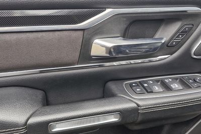 RAM 1500 5.7 V8 HEMI Laramie