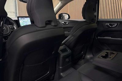 Volvo XC60 B5 AWD Plus Dark