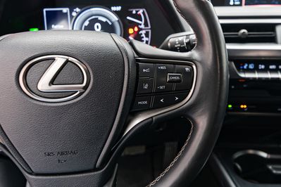 Lexus UX 250h F Impression