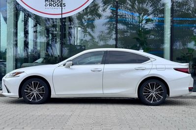 Lexus ES 300h Business Edition