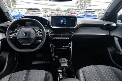 Peugeot 2008 Allure EAT8 1.2 PureTech