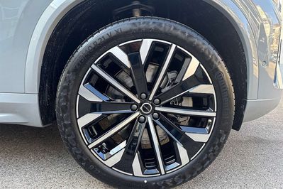 Volvo XC90 T8 AWD Plug-In Hybrid Ultra Dark