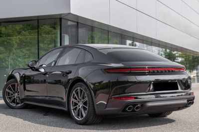 Porsche Panamera 4
