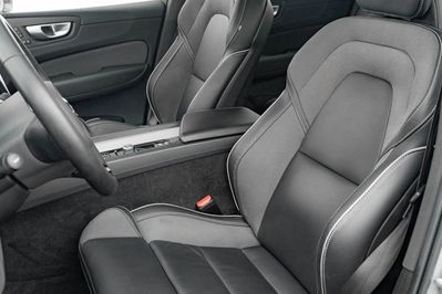 Volvo XC60 B4 B Plus Dark