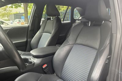 Toyota RAV4 Selection 2.5 Hybrid