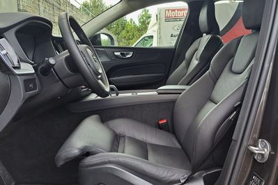 Volvo XC60 B5 B AWD Plus Dark aut