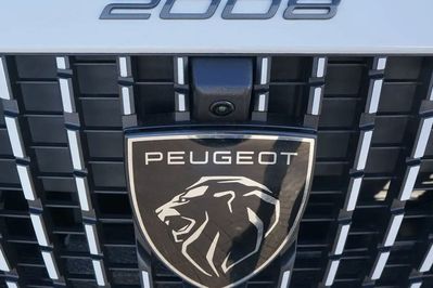Peugeot 2008 Allure e-DCS 1.2 mHEV