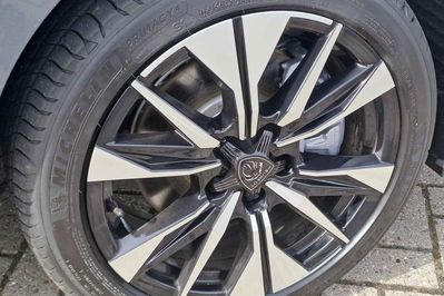 Peugeot 308 Allure 1.2 mHEV e-DCS6