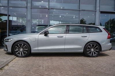 Volvo V60 T6 AWD Plug-In Hybrid Ultra Dark