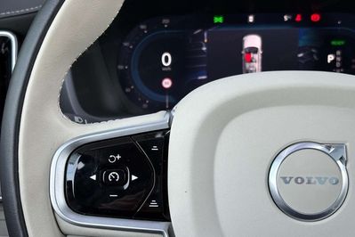 Volvo XC90 T8 AWD Plug-In Hybrid Ultra Bright