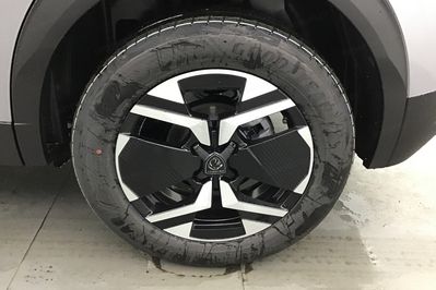 Peugeot 2008 ALLURE 1.2 PureTech
