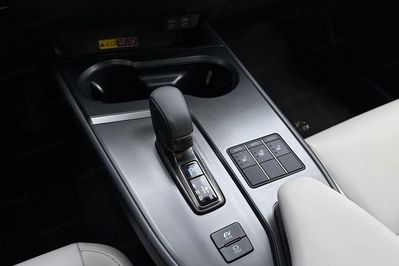 Lexus UX 300h F Sport Design