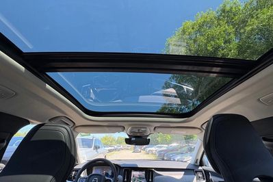 Volvo V90 T8 AWD Plug-In Hybrid Plus Dark