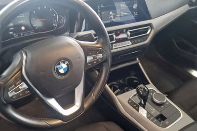 BMW Seria 3 318i Advantage aut