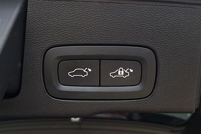 Volvo XC60 B5 D AWD Plus Dark aut