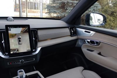 Volvo XC90 T8 AWD Plug-In Hybrid Plus Dark 7os