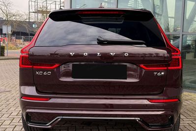 Volvo XC60 T6 Plug-In Hybrid AWD Ultra Dark