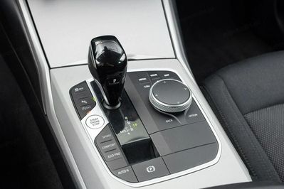 BMW Seria 3 318i aut