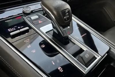 Porsche Panamera 4 e-Hybrid Sport Turismo 10 Years Edition