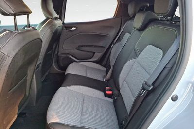 Renault Clio Techno 1.6 E-Tech Hybrid AT