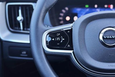 Volvo XC60 B5 B AWD Ultra Dark