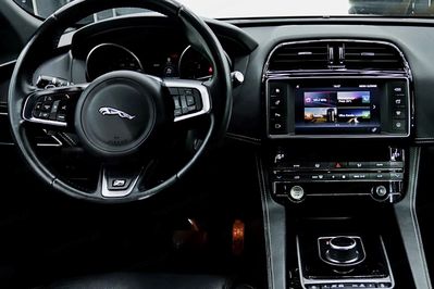 Jaguar F-Pace 2.0 i4D AWD R-Sport aut