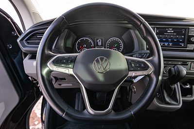 Volkswagen Caravelle T6.1 L2H1 AT