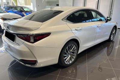 Lexus ES 300h Omotenashi