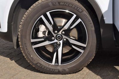 Volvo XC40 B3 Plus Dark
