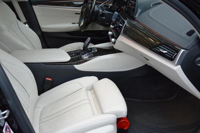 BMW Seria 5 520d xDrive Luxury Line aut