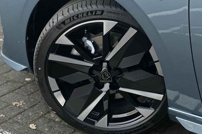 Peugeot 308 GT Exclusive S&S e-DCS6 1.2 mHEV