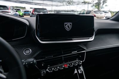 Peugeot 2008 Allure EAT8 1.2 PureTech