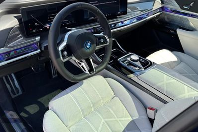BMW Seria 7 M760e PHEV xDrive sport-aut