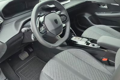 Peugeot 208 Allure e-DCS6  1.2 mHEV
