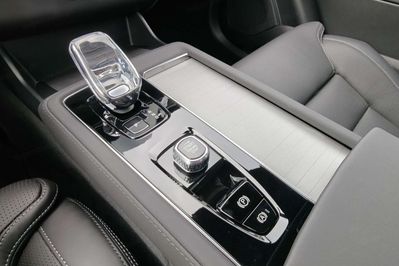 Volvo XC90 B5 AWD Ultra Black Edition
