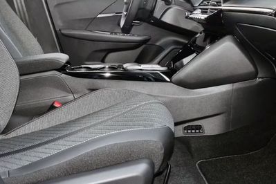 Peugeot 208 Allure e-DCS6  1.2 mHEV