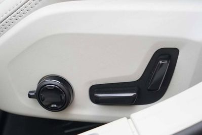 Volvo V90 T6 AWD Plug-In Hybrid Ultra Dark