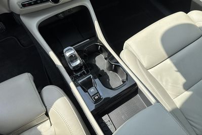 Volvo XC40 T5 Plug-In Hybrid Plus Bright