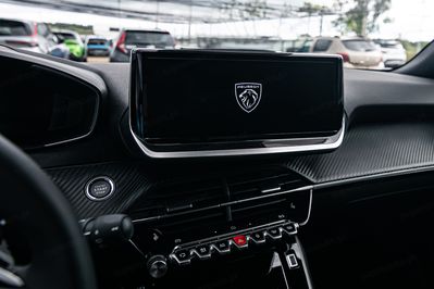 Peugeot 2008 Allure EAT8 1.2 PureTech