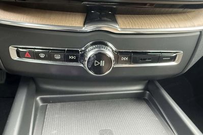 Volvo XC60 B5 B AWD Ultra Dark