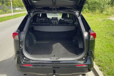 Toyota RAV4 2.5 Hybrid Black Edition by JBL 4x4