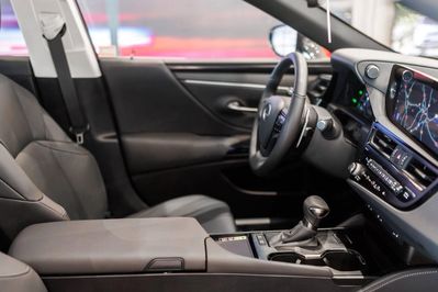 Lexus ES 300h F Sport Design