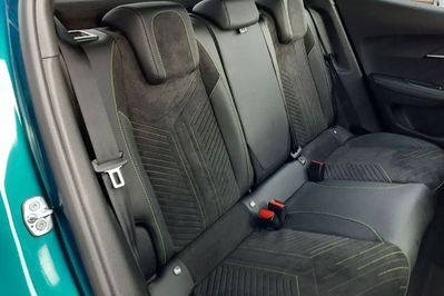 Peugeot 2008 GT Exclusive e-DCS6 1.2 PureTech mHEV