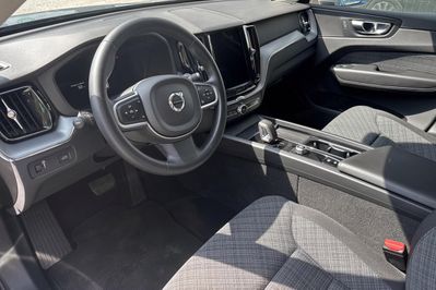 Volvo XC60 B5 B AWD Momentum Pro